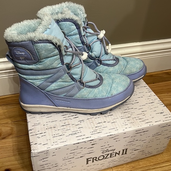 Girls Sorel Snow Boots, Youth size 5. - Picture 2 of 6
